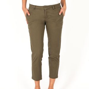 Relaxed Crop Trouser in Olive
